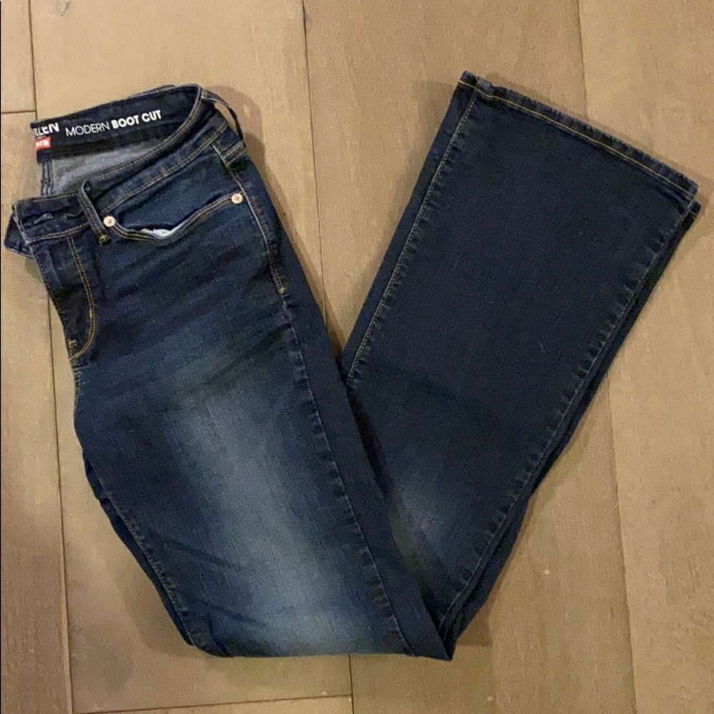 Levi’s Jeans Boot Cut Size 4 / 27w 32l